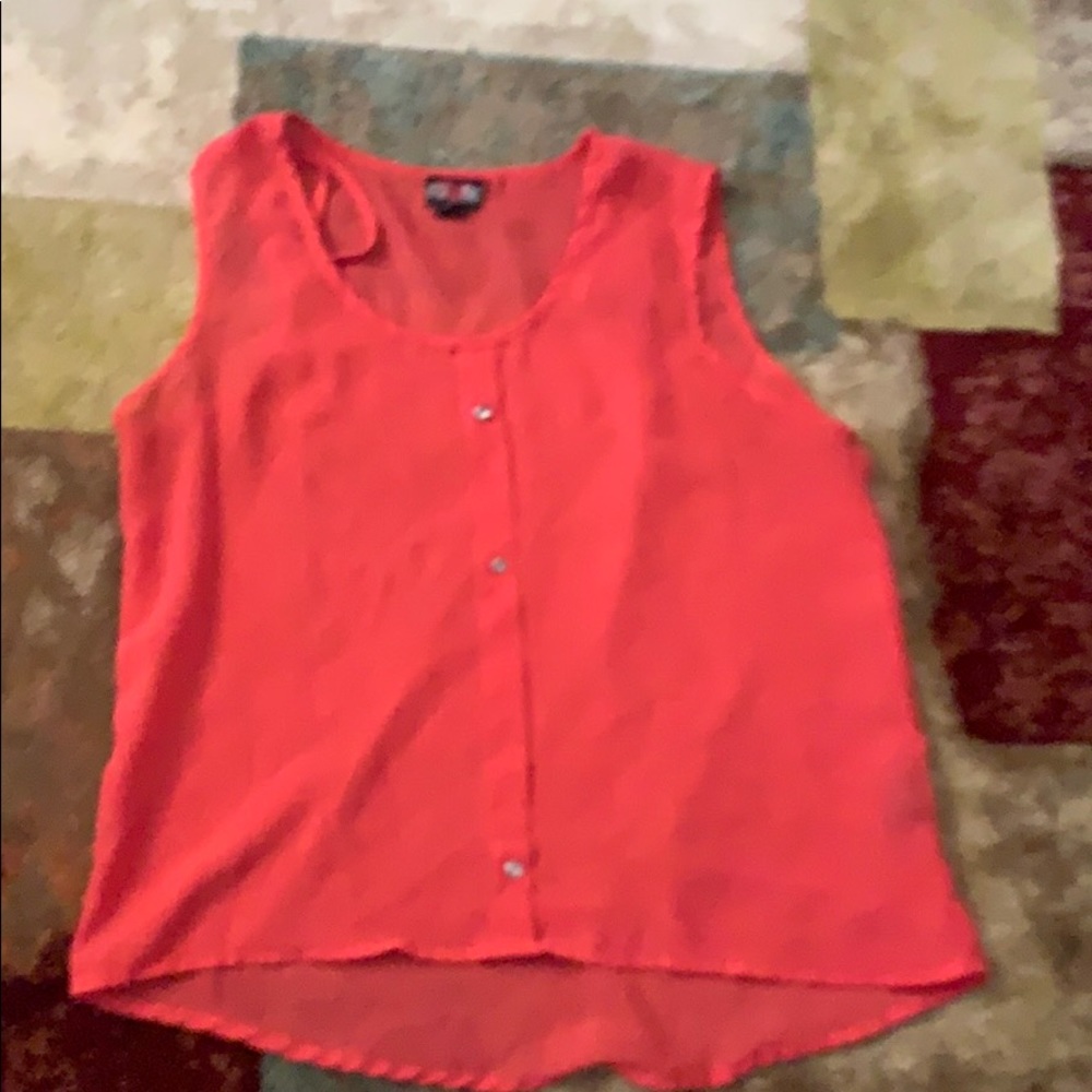 High-low sheer sleeveless shirt